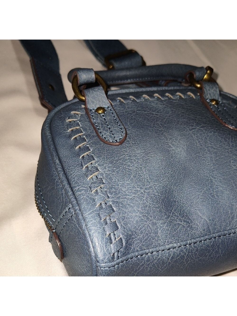 Stylish Navy Crossbody Bag - Picture 6 of 8